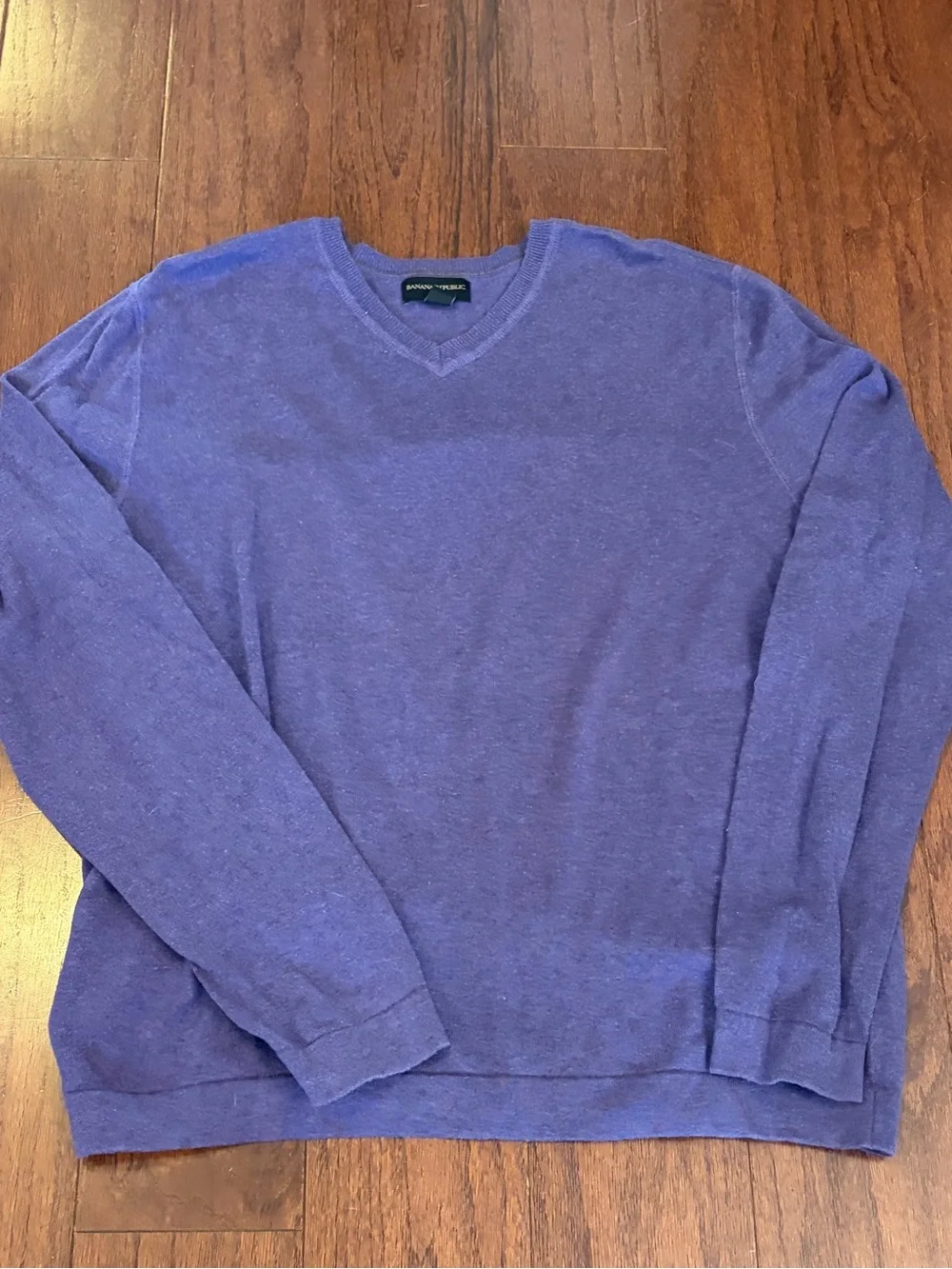 Banana Republic Men’s V-Neck Sweater in purple 100% cotton